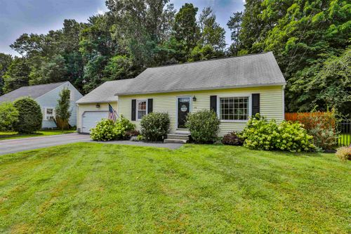 70 Avon Drive, Nashua, NH, 03064 | Card Image