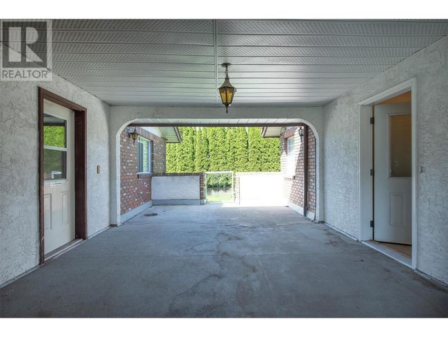 215 Arab Rd, House other with 8 bedrooms, 6 bathrooms and 5 parking in Kelowna BC | Image 54