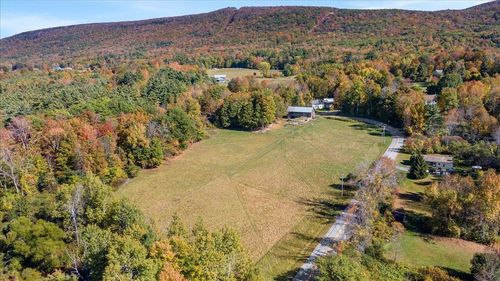 21 County Rd, Pownal, VT, 05261-9547 | Card Image