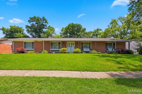 1022 Fernway Ln, Saint Louis, MO, 63141-6165 | Card Image
