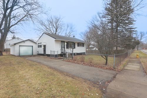 2820 N Elmwood Ave, Waukegan, IL, 60087-2933 | Card Image