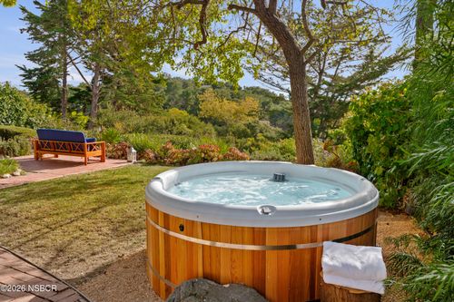 1476 Crestline Dr, Santa Barbara, CA, 93105-4635 | Card Image