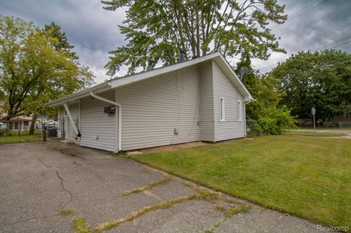 32004 Otsego St, Westland, MI, 48186-4734 | Card Image