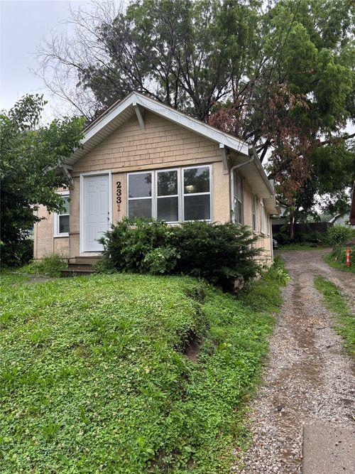 2331 E 11th Street, Des Moines, IA, 50316 | Card Image