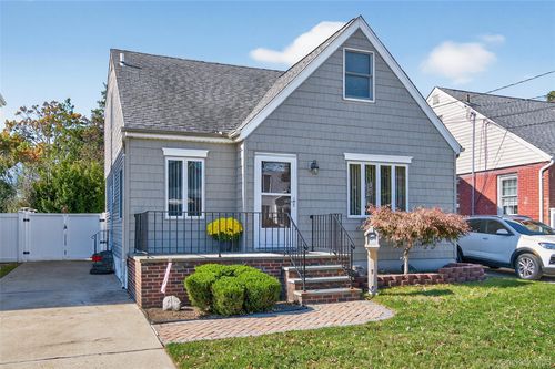 242 James St, Franklin Square, NY, 11010-2303 | Card Image