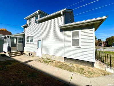 102 S 5 Th Street, House other with 2 bedrooms, 2 bathrooms and null parking in Clinton IA | Image 3