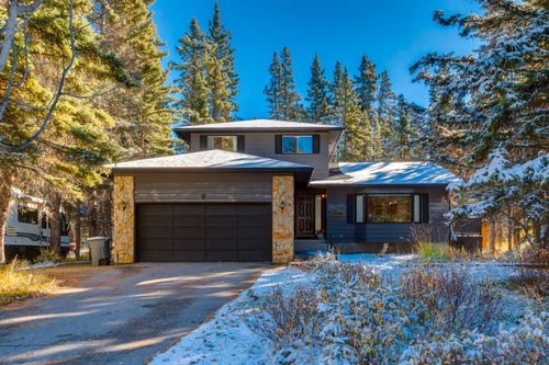9 Redwood Meadows Close, Rural Rocky View County, AB, T0L0K0 | Card Image