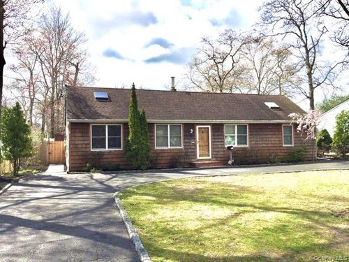 56 Gwendolyn Pl, East Islip, NY, 11730-3220 | Card Image