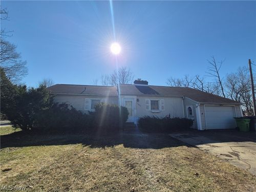 1093 E Schaaf Rd, Independence, OH, 44131-1221 | Card Image