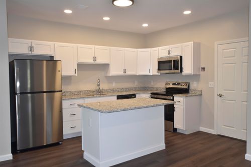 203-217 Rockingham Rd, Londonderry, NH, 03053-2110 | Card Image