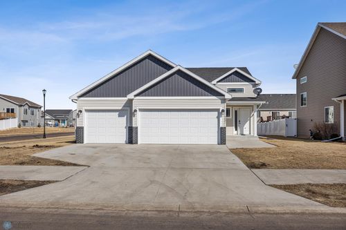 5891 59th Ave S, Fargo, ND, 58104-5679 | Card Image