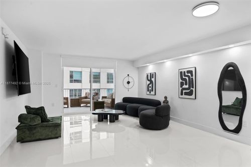 apt-2812-1200 Brickell Bay Dr, Miami, FL, 33131-3267 | Card Image