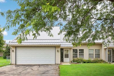 575 E Slifer Street, Condo with 3 bedrooms, 1 bathrooms and null parking in Portage WI | Image 3