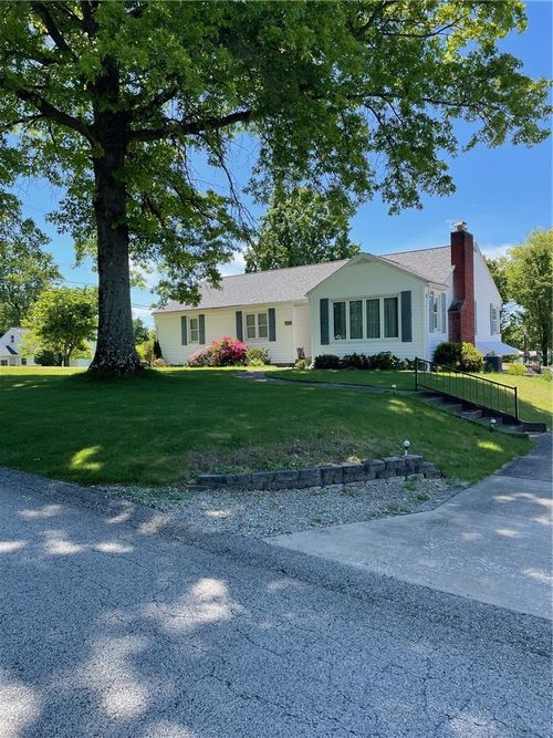 736 Melvin Dr, Greensburg, PA, 15601-4627 | Card Image