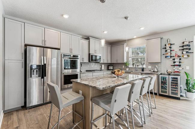 Kitchen with its Island | Image 8