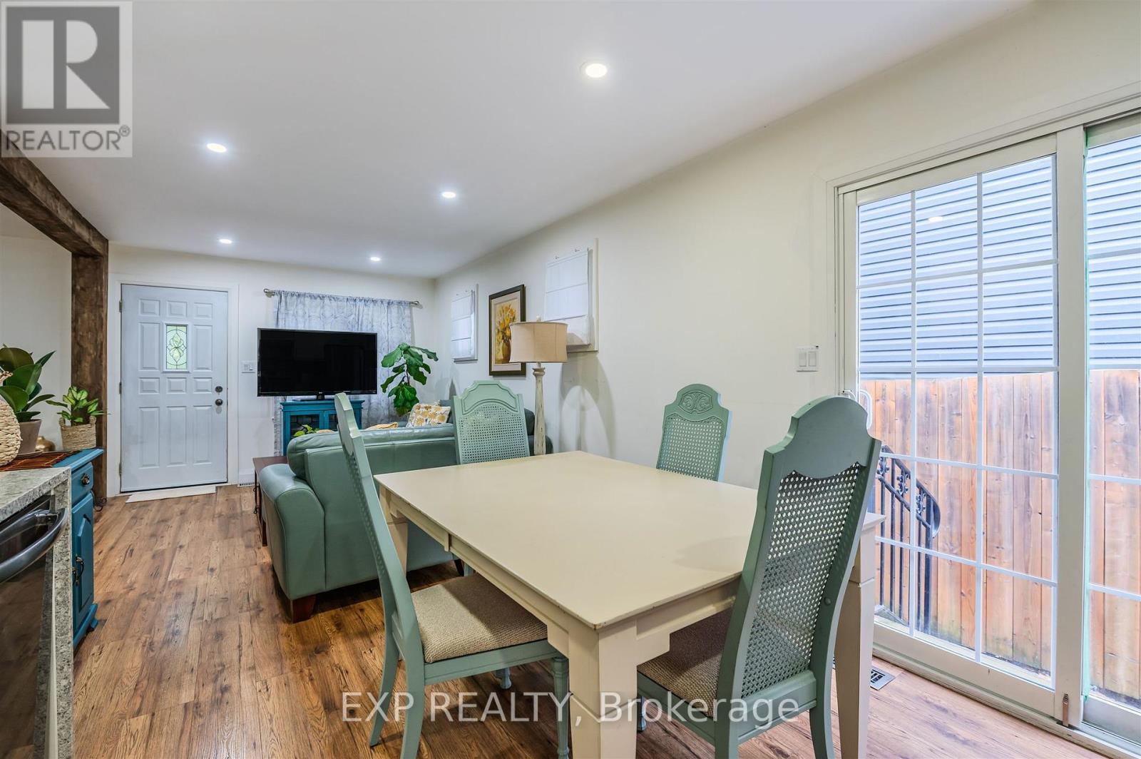 Residential in Whitby (Downtown Whitby) 3