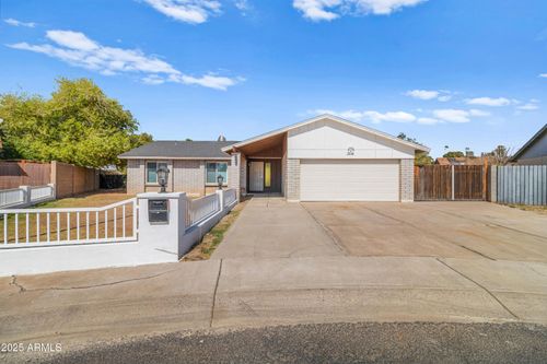 2846 W Villa Rita Dr, Phoenix, AZ, 85053-1752 | Card Image