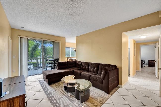 APT-203 - 7085 Nova Dr, Condo with 3 bedrooms, 2 bathrooms and null parking in Davie FL | Image 4