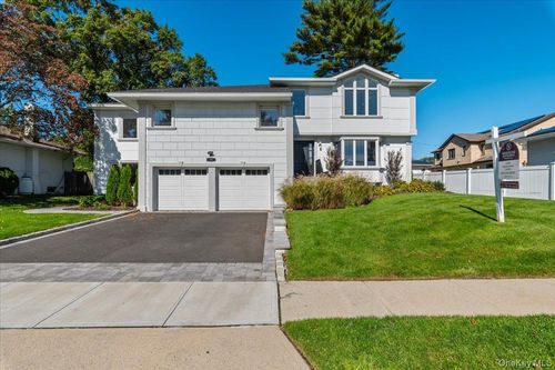 77 Bounty Ln, Jericho, NY, 11753-2207 | Card Image