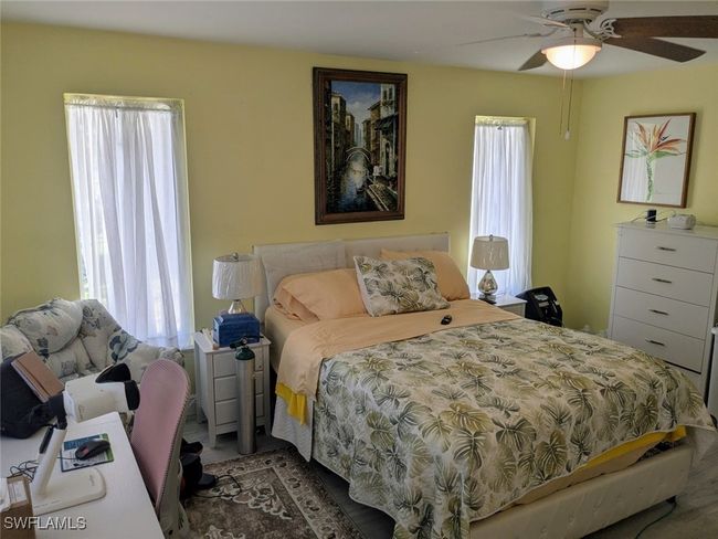 Bedroom with ceiling fan | Image 22