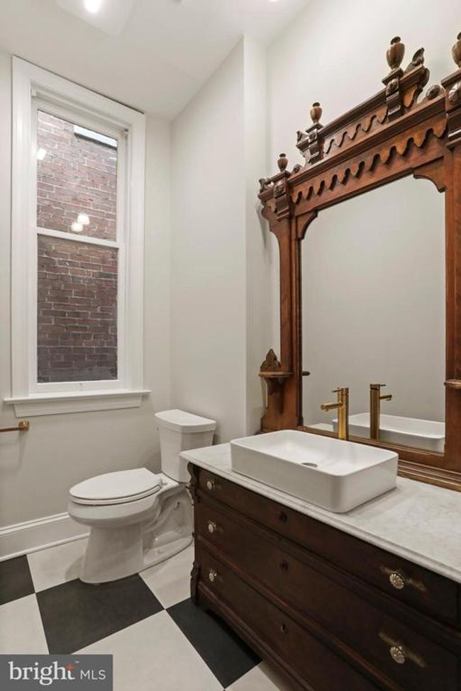 408 W King St, Home with 0 bedrooms, 4 bathrooms and null parking in MARTINSBURG WV | Image 31