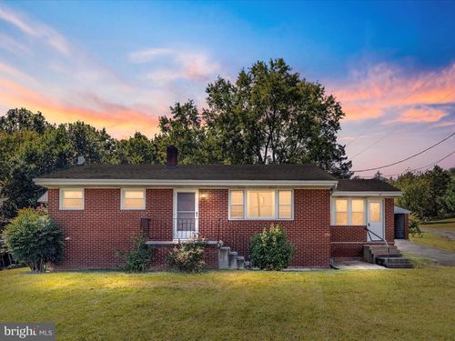 311 Green Acre Dr, STRASBURG, VA, 22657-3526 | Card Image