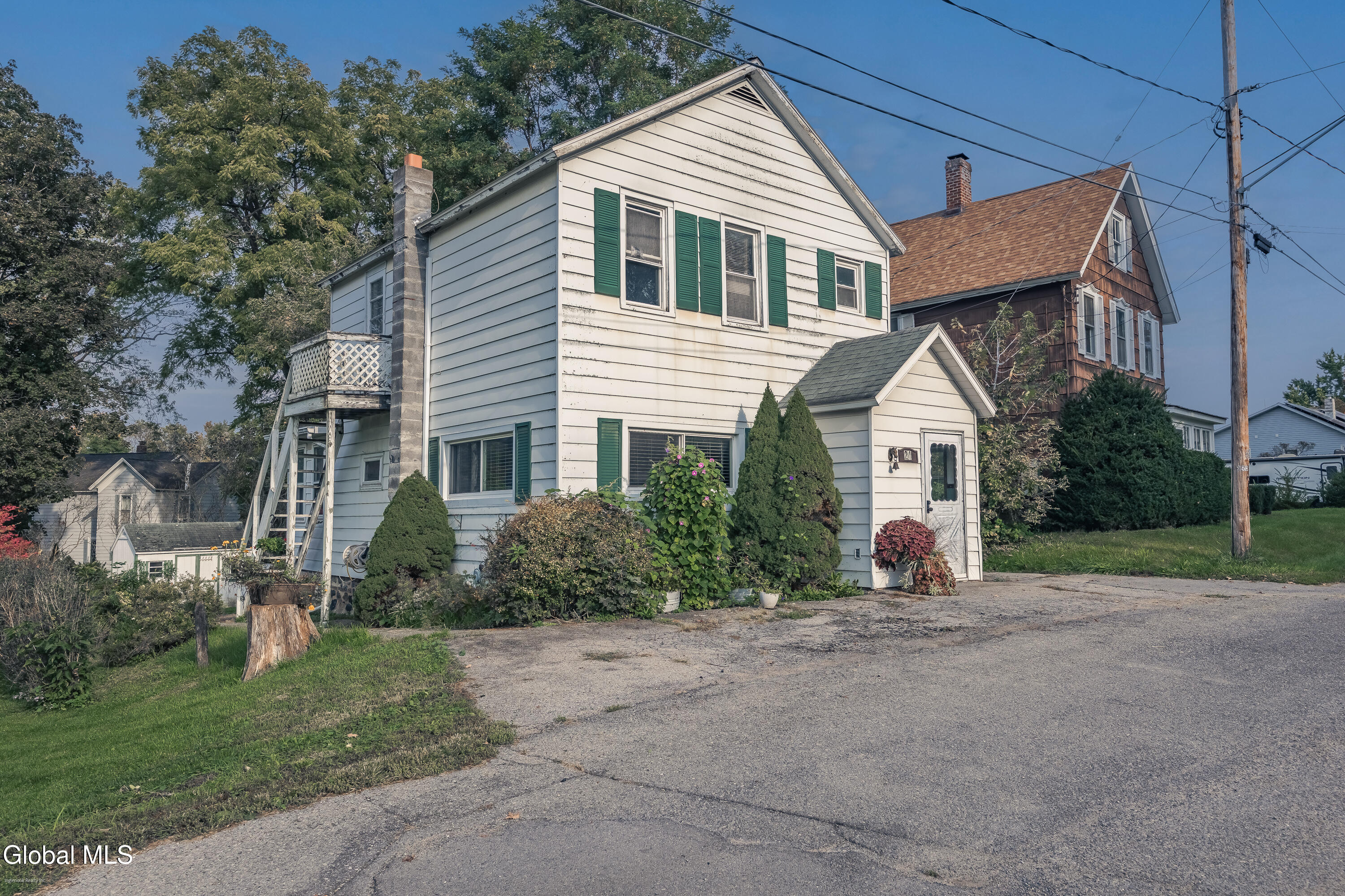 24 Upper Franklin St, Pending in Fultonville - eXp Realty