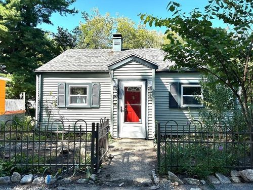 34 Crescent Ln, Malden, MA, 02148-1858 | Card Image