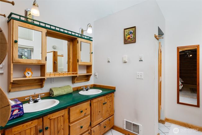 Master Bathroom | Image 18