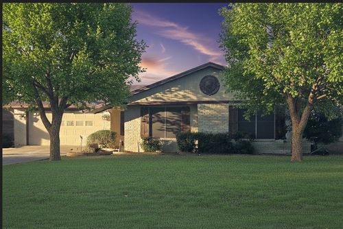 426 Everest Dr, Cedar Hill, TX, 75104-2228 | Card Image