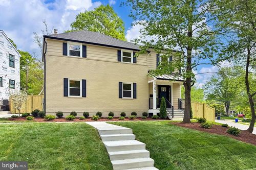 101 N Greenbrier St, ARLINGTON, VA, 22203-1232 | Card Image