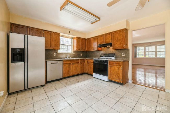 44 Townsend Dr, Townhouse with 3 bedrooms, 3 bathrooms and null parking in Matawan NJ | Image 10
