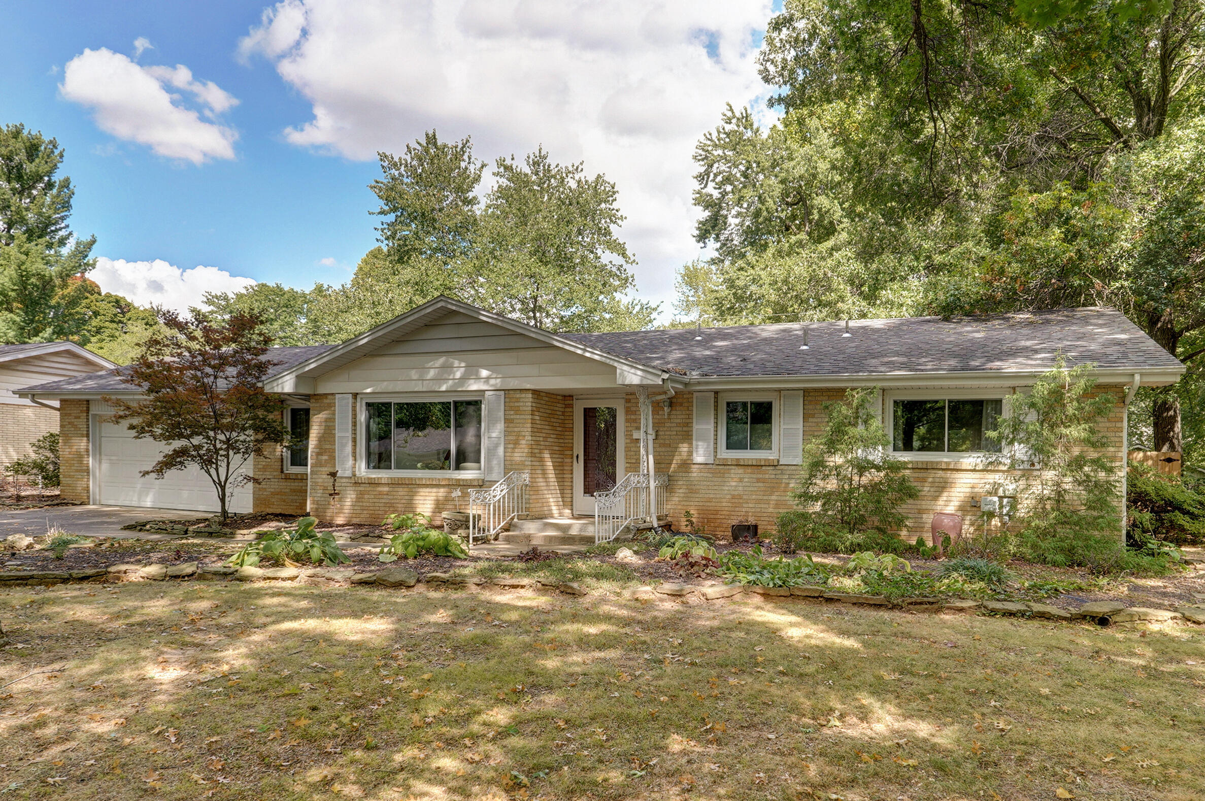 Wayland St, Springfield, MO 65804
