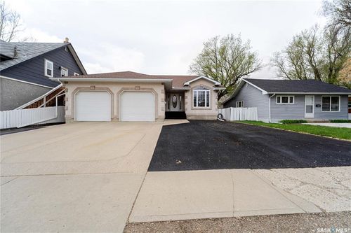 1054 Monk Avenue, Moose Jaw, SK, S6H4E4 | Card Image