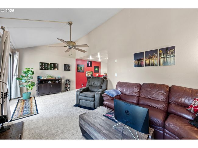 151 Treehill Loop, Condo with 2 bedrooms, 2 bathrooms and null parking in Eugene OR | Image 18