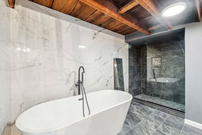 837 Lake St, House other with 6 bedrooms, 4 bathrooms and null parking in Bristol NH | Image 7