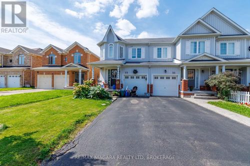 33 Colonel Lyall St, St Catharines, ON, L2P0B3 | Card Image