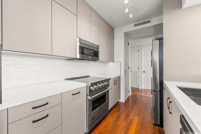 Another view of the beautifully designed kitchen. | Image 8
