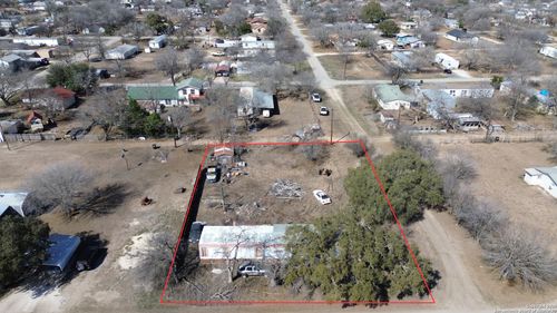 319 N Front Ave, Sabinal, TX, 78801 | Card Image