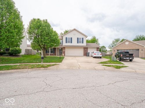 7611 Penguin Cir, Indianapolis, IN, 46239-6887 | Card Image
