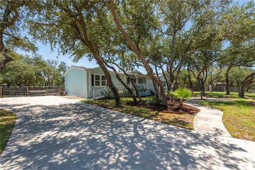 1011 N Racine St, Rockport, TX, 78382-5147 | Card Image