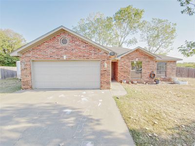 5402 Roadrunner Court, House other with 3 bedrooms, 2 bathrooms and null parking in Durant OK | Image 1