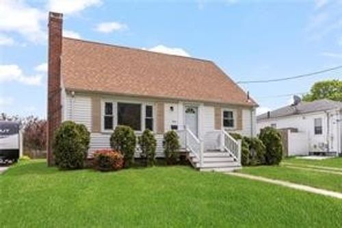 334 Magnolia Street, Cranston, RI, 02910 | Card Image