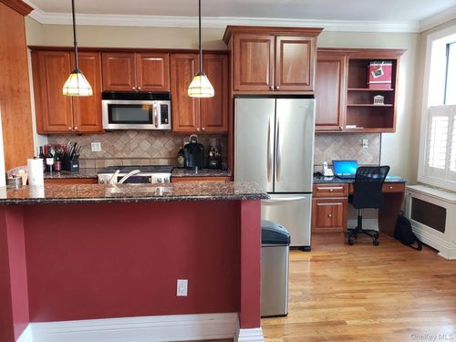 111 7th St, Garden City, NY, 11530-5731 | Card Image