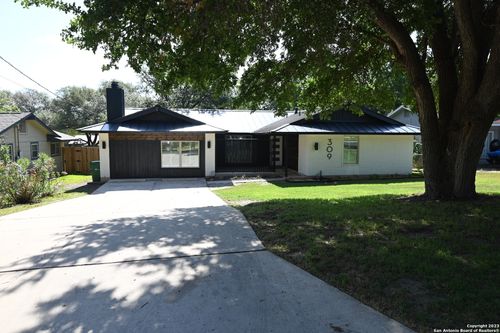 309 Schweppe St, Boerne, TX, 78006-2725 | Card Image