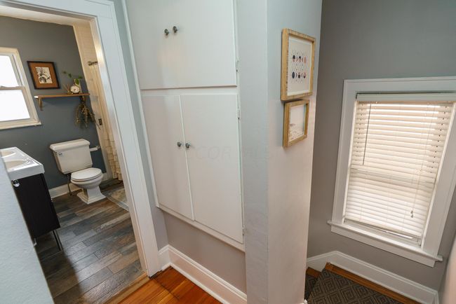Hallway - linen closet | Image 26