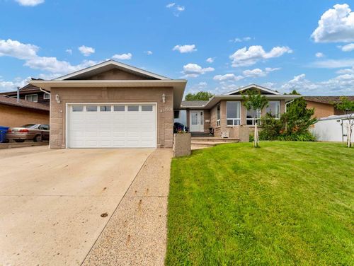 2508 12 Ave Se, Medicine Hat, AB, T1B1V6 | Card Image