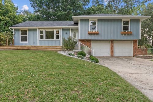 105 Tuscarora Ln, Lake Winnebago, MO, 64034-9314 | Card Image