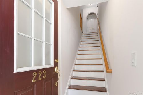 223 Viewpoint Ter, Peekskill, NY, 10566-6204 | Card Image