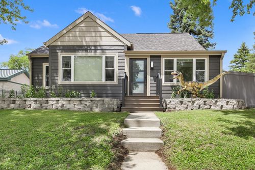 131 Kettle Moraine Drive N, Slinger, WI, 53086 | Card Image